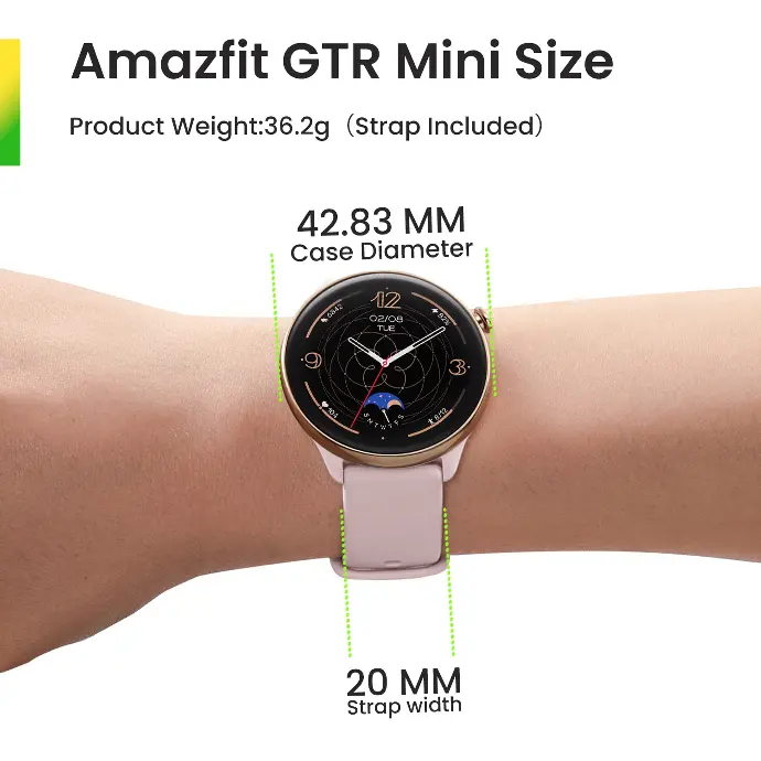 ساعة ذكية صغيرة من علامة Amazfit وإزيب Zepp باللون الوردي الضبابي