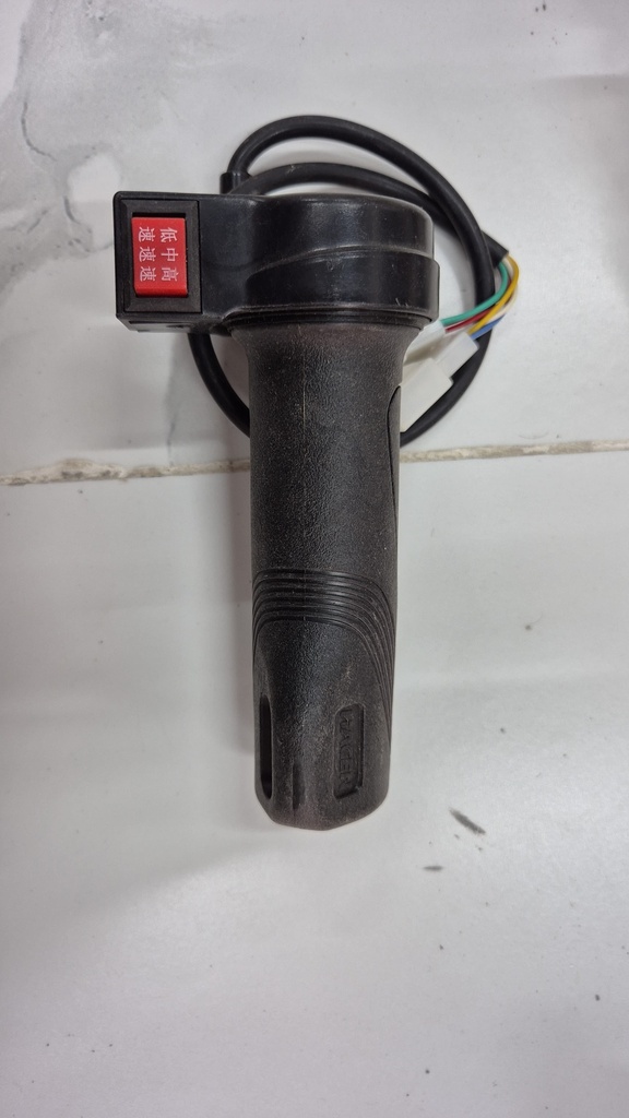 Spear 0123 Ebike accelerator with red button