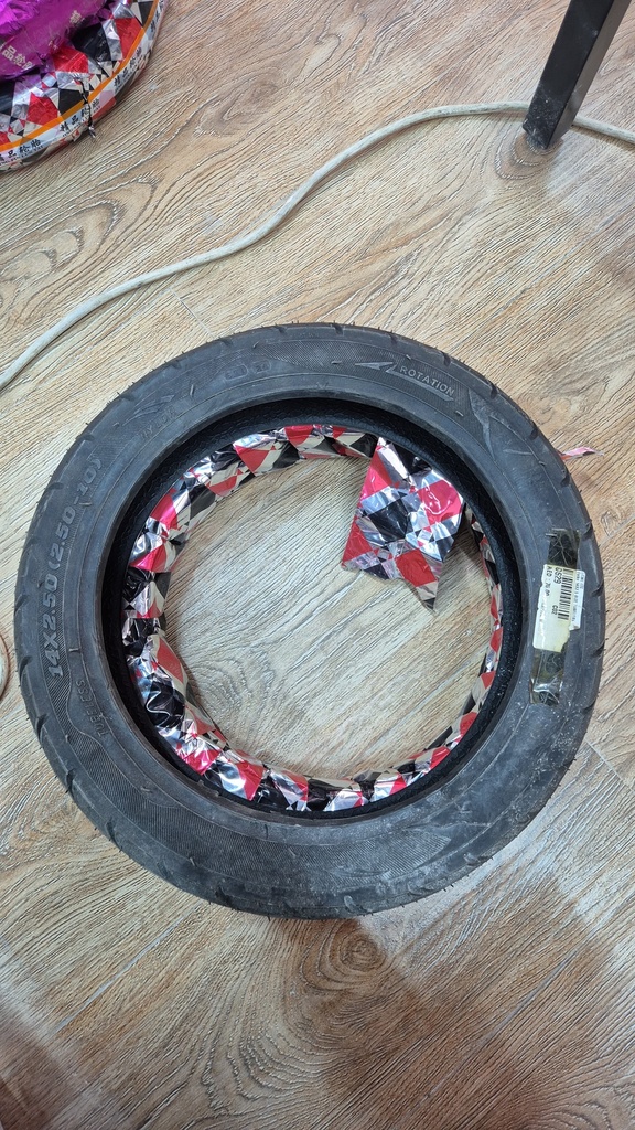 إطار بدون أنبوب دراجة كهربائية 14x2.5 Spear 0629